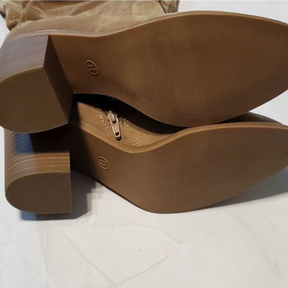 Universal Thread Long Boots Women’s Size 11 Taupe Faux Suede - Picture 2 of 8